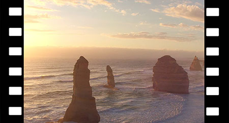 Les majestueux Douze apôtres sur la côte rocheuse australienne.