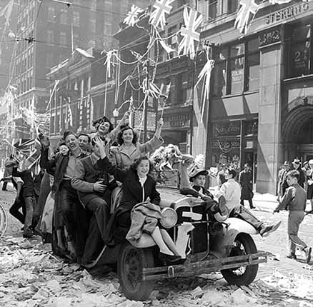 321 VE Day celebrations on Bay Street 1945