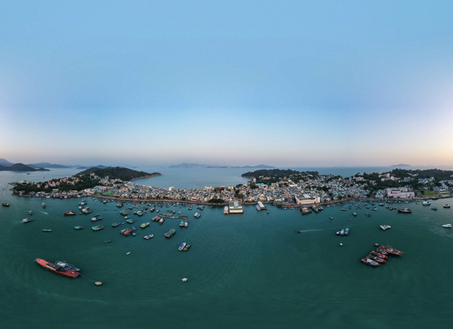 360-Grad-Panorama: Luftaufnahme des Sonnenuntergangs auf Cheung Chau in Hongkong