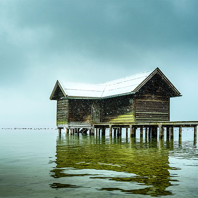 Snow-covered boat hut with jetty in the fog at Lake Starnberg, Tutzing, Bayern, Germany, Bavaria, Germany 