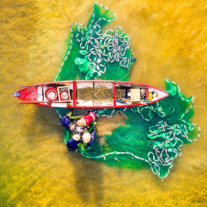 Pescatori che pescano nell'estuario, Quang Ngai, Vietnam, Indocina, Asia sudorientale, Asia
