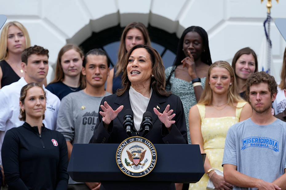 La vicepresidente Kamala Harris fa la sua prima apparizione pubblica da quando il presidente Joe Biden l'ha appoggiata come prossima candidata presidenziale del Partito Democratico.