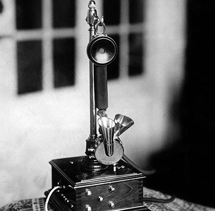 An early telephone, 1913