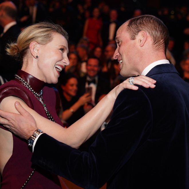 Le Prince de Galles, président de la Bafta, discute avec Cate Blanchett lors des Bafta Film Awards 2024, au Royal Festival Hall, Southbank Centre, à Londres.
