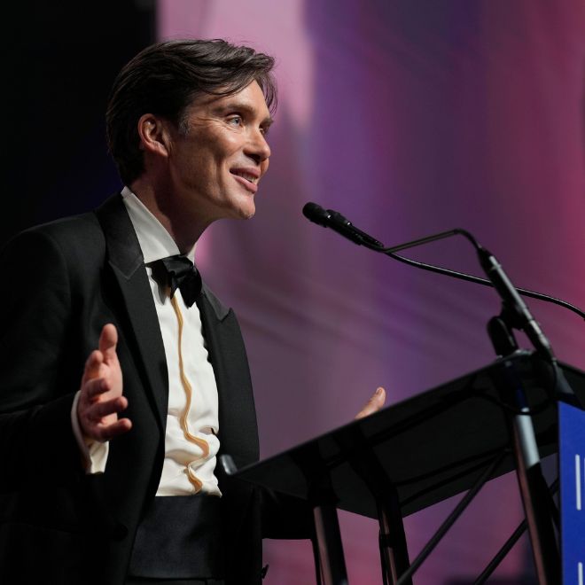 Cillian Murphy accepts the desert palm achievement actor award for "Oppenheimer" at the 35th annual Palm Springs International Film Festival Awards