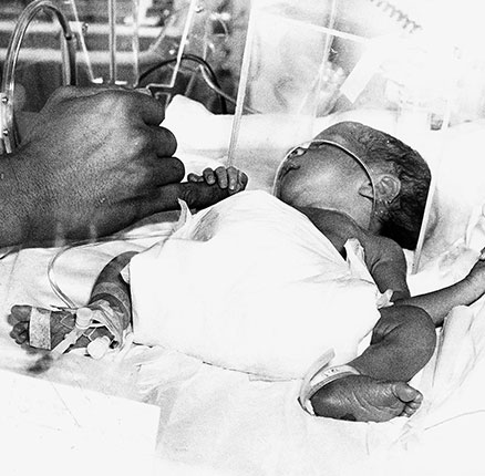 Britain s first test tube baby Louise Brown shakes hands with her father for the first time Y2K People Louise was delivered by pioneering Patrick Steptoe on 26 July by Caesarean operation weighing five lbs 12oz at Oldham District General Hospital 