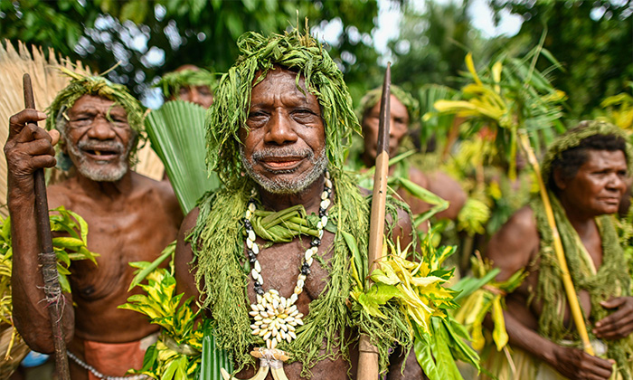 In the Solomon Islands, chiefs often wear necklaces as part of their traditional regalia. The necklaces worn by chiefs in the Solomon Islands can vary in design and materials based on the specific cultural group or region.