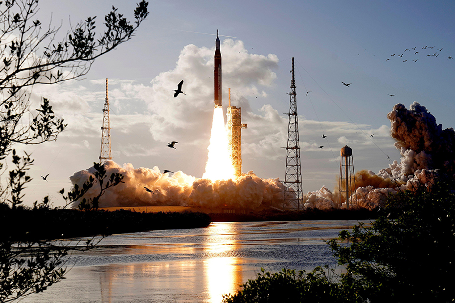 NASA's Artemis II moon rocket lifts off from the Kennedy Space Center's Launch Pad 39-B