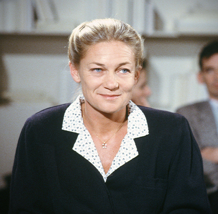 Elisabeth Badinter on the set of the literary TV show "Apostrophes", March 1988