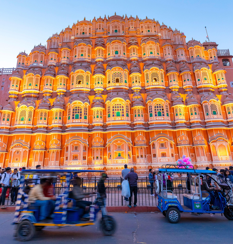 Hawa Mahal (Palast der Winde) in der Abenddämmerung, Jaipur, Rajasthan, Indien, Südasien, Asien