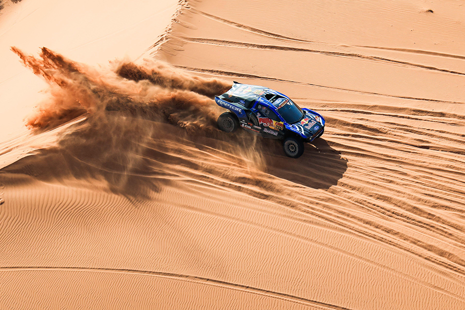 Carlos Sainz and Lucas Cruz in action during the Stage 2 of the Dakar 2026 between Yanbu and Al-Ula, Saudi Arabia.