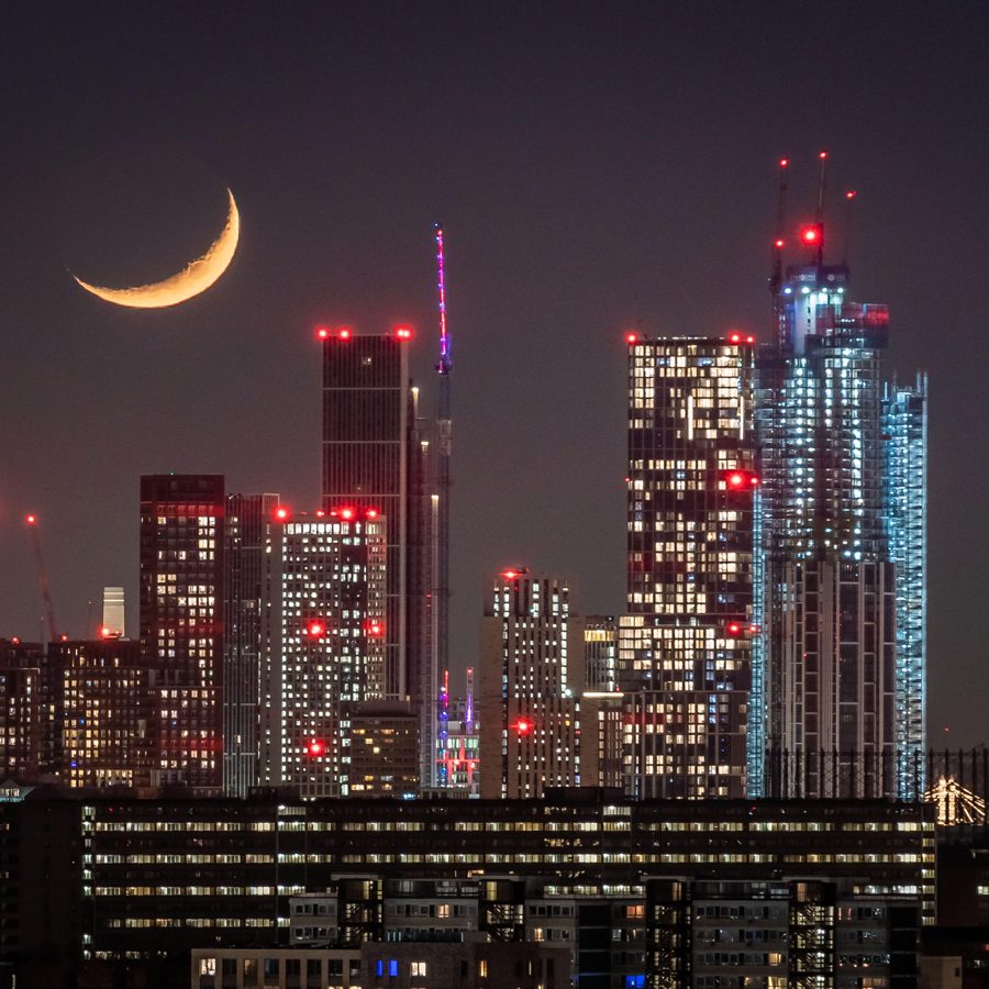 London, UK. 4th Feb, 2022. UK Weather: Moonset over the city sees a 16.3% waxing crescent moon setting towards buildings in south west London